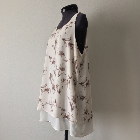 Sleeveless Floral Blouse by Premise Studio - Picture 5 of 10